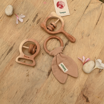 Neem Wood Teether Trio – Beige Bow