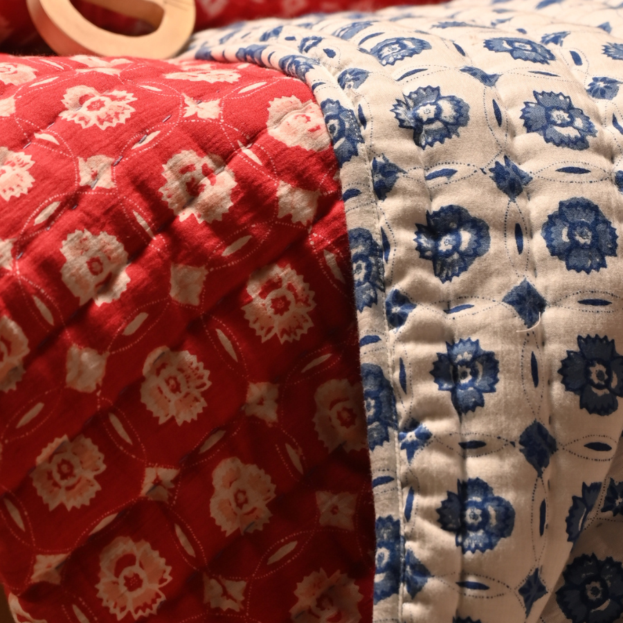 Reversible Easy Quilt – Red & Blue Floral Motifs (100% Natural Cotton)